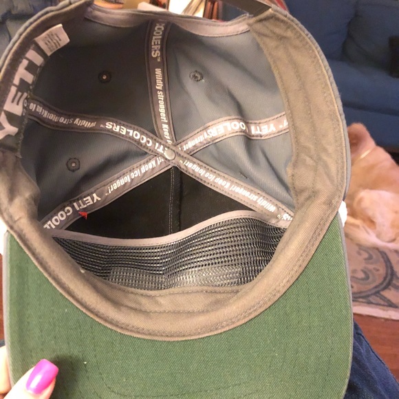 Yeti hat - Picture 2 of 3